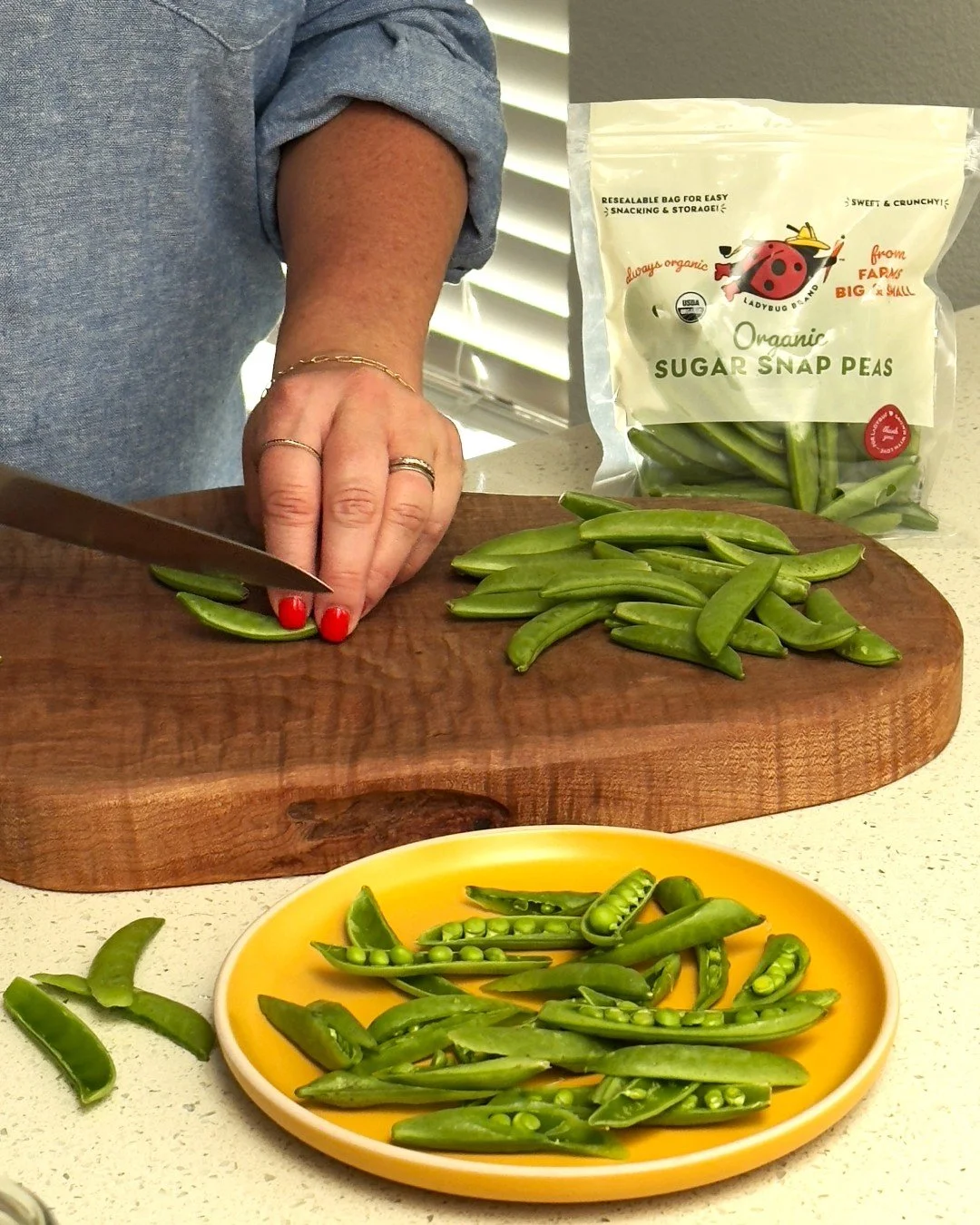 Get the satisfying crunch of sweet Sugar Snap Peas. These versatile veggies are ready for your picnics, road trips and kitchen counter snacks. 

Find our resealable Ladybug Brand organic sugar snap peas at your local grocer.