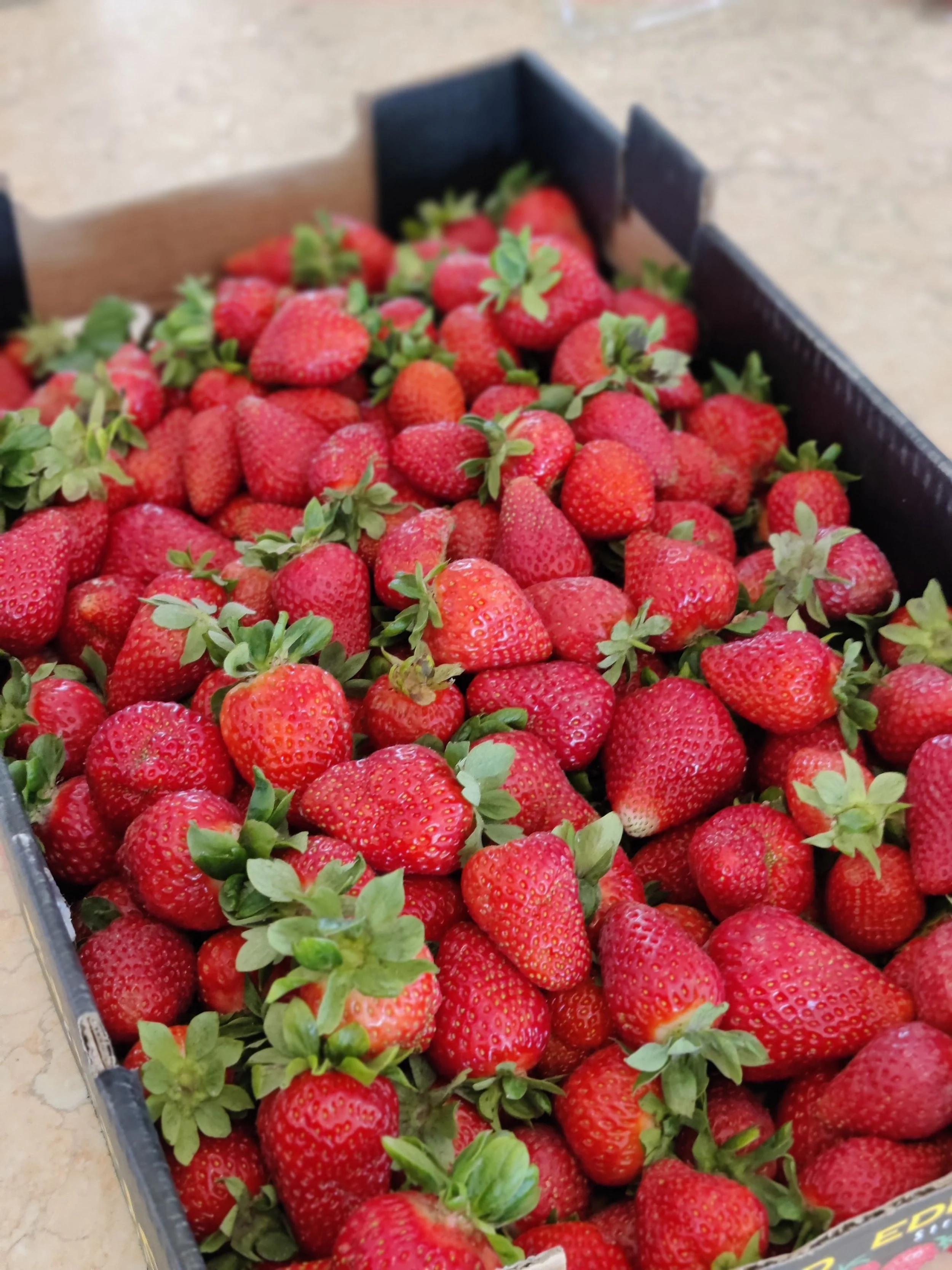 Freshly picked, deliciously ripened flat of strawberries