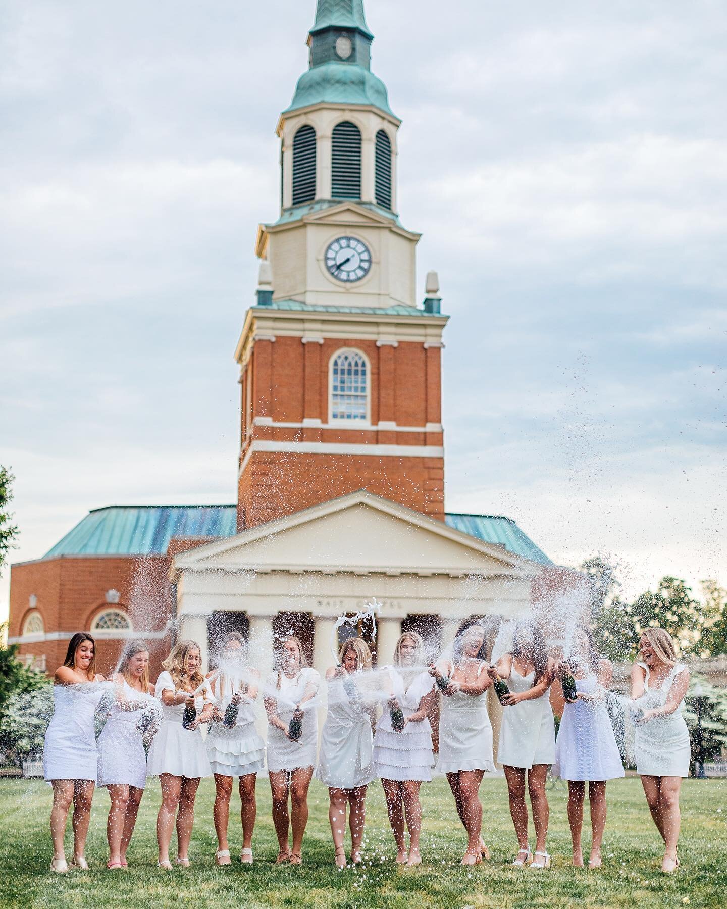 All of the posts from @wfuniversity returning for the new school year has gotten me nostalgic for my four years, especially senior spring! I was able to photograph so many seniors this year and it was so fun to enjoy so many late-spring evenings with