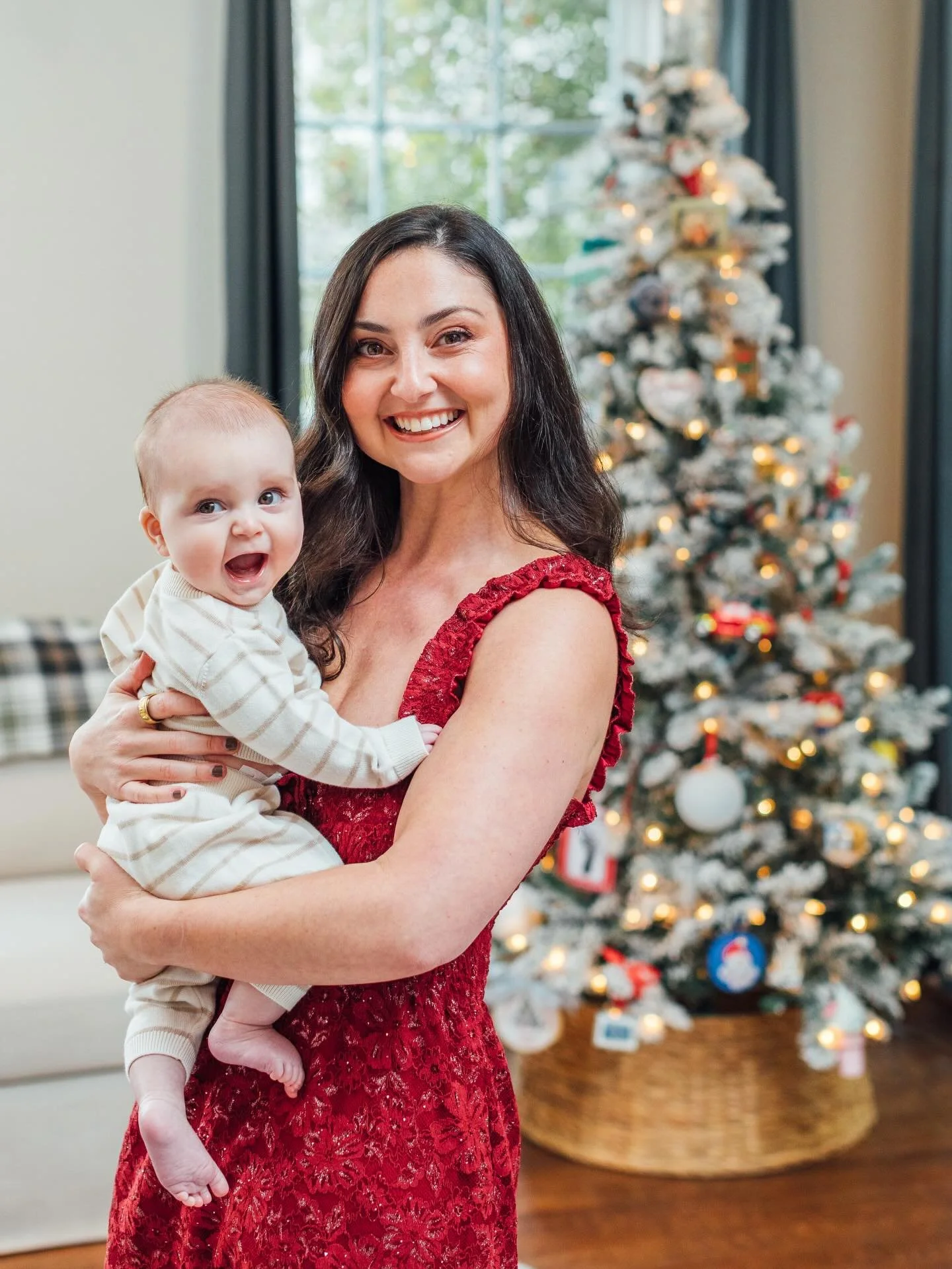 The holidays come and go, but family photos stay. These are the moments that grow more meaningful with time, and why I&rsquo;ll always have a soft spot for family sessions, especially around the holidays 🎄❤️