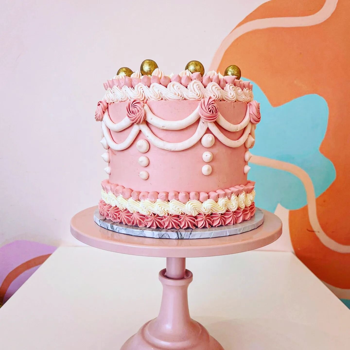 In love with our vintage piping cakes and so are you 😋

Have you tried it your self? the best advice I can give is to keep going, they only look good when they're completely finished, I suppose the trick is knowing when that is 🍒