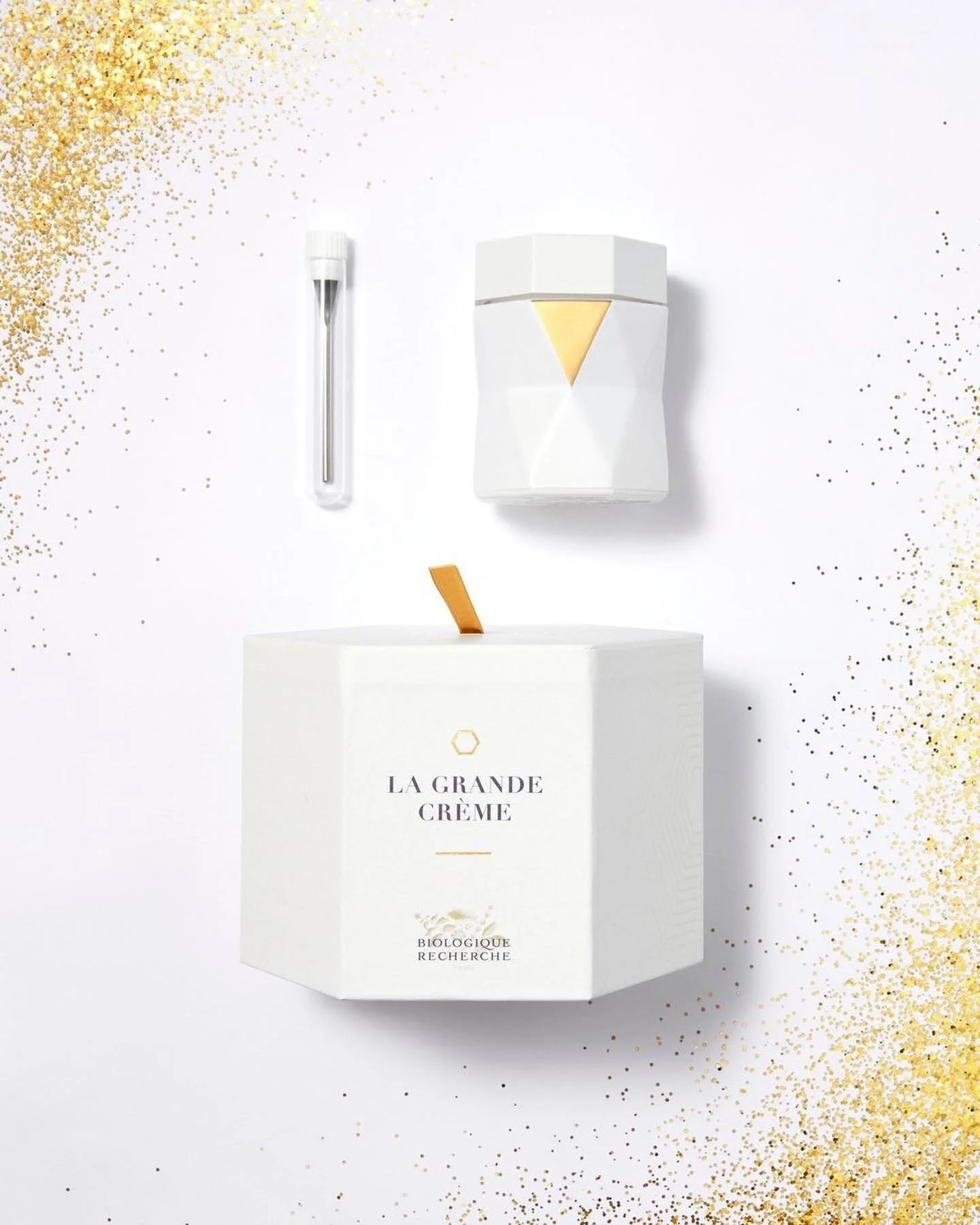Epigenetic discoveries show that it is now possible to repair negative traits within cells and counter cutaneous aging 🧬.

This discovery gave rise to La Grande Cr&egrave;me!

Adapted for Skin Instants&copy; submitted to skin aging, La Grande Cr&egr