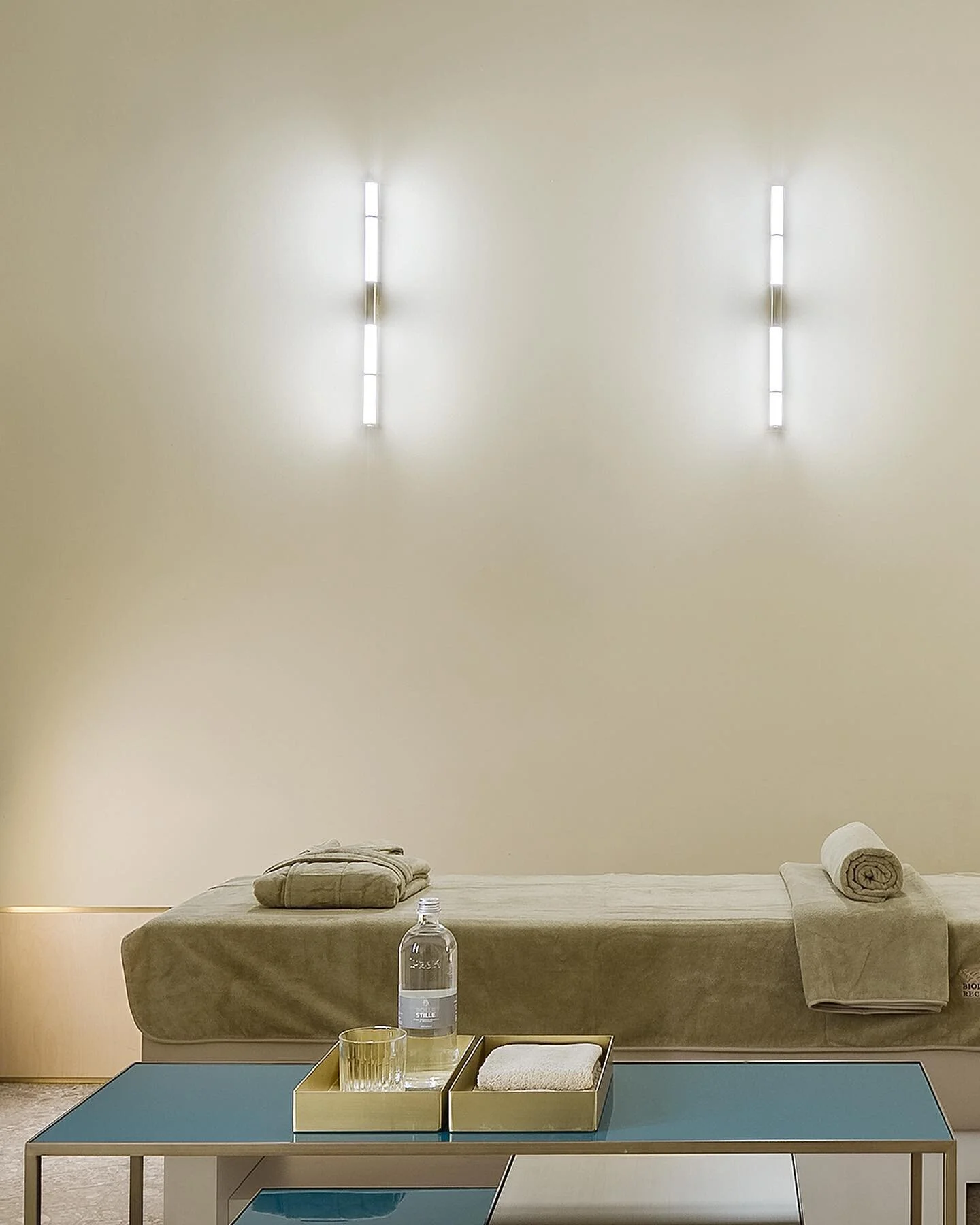 New year, new you! ✨

When making resolutions for the New Year, working out or eating healthier may be at the top of your list but being good to your skin should not be forgotten about.

Arrange a consultation with our Ambassade team for personalised