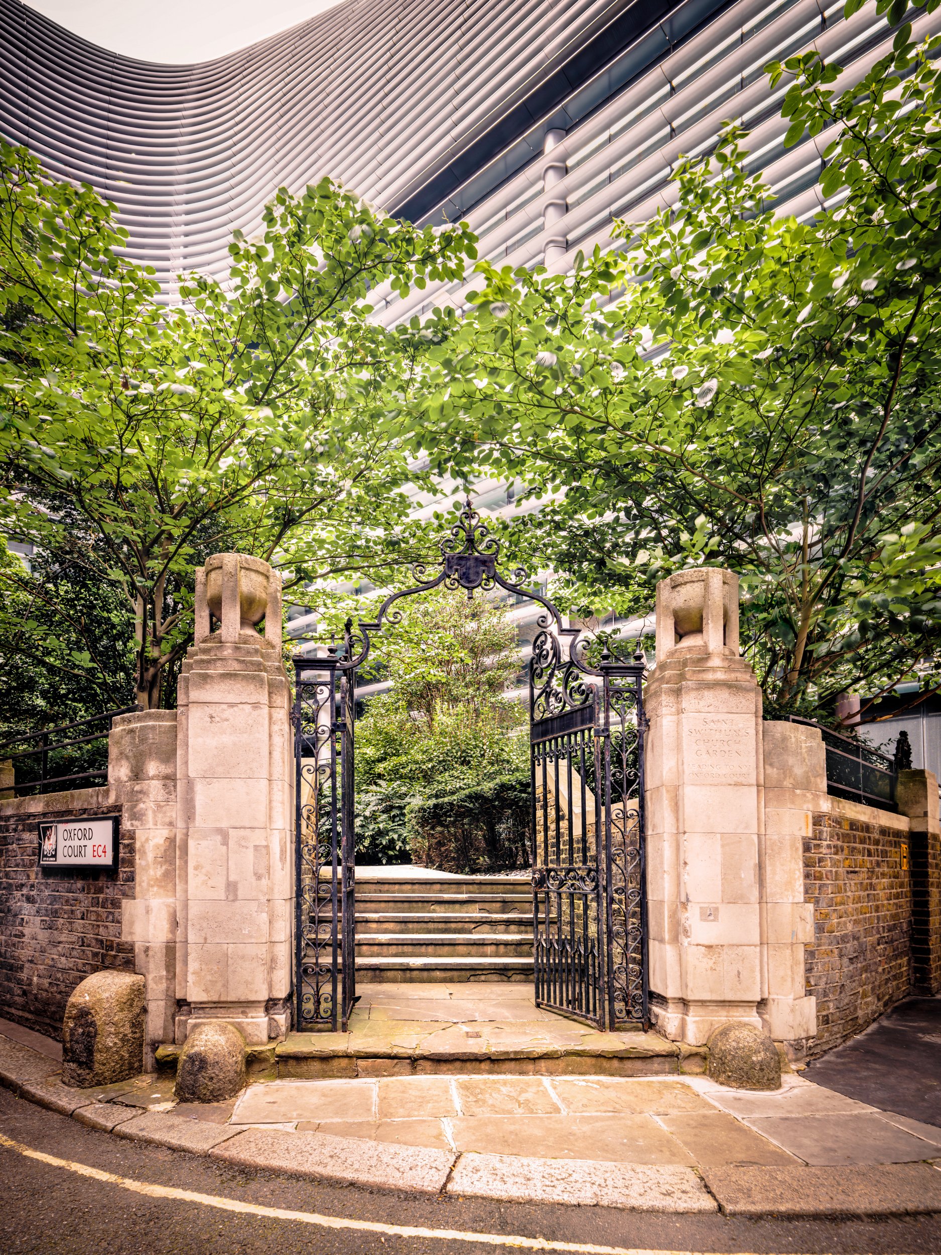 StSwithinsChurchyardGarden copy.jpg