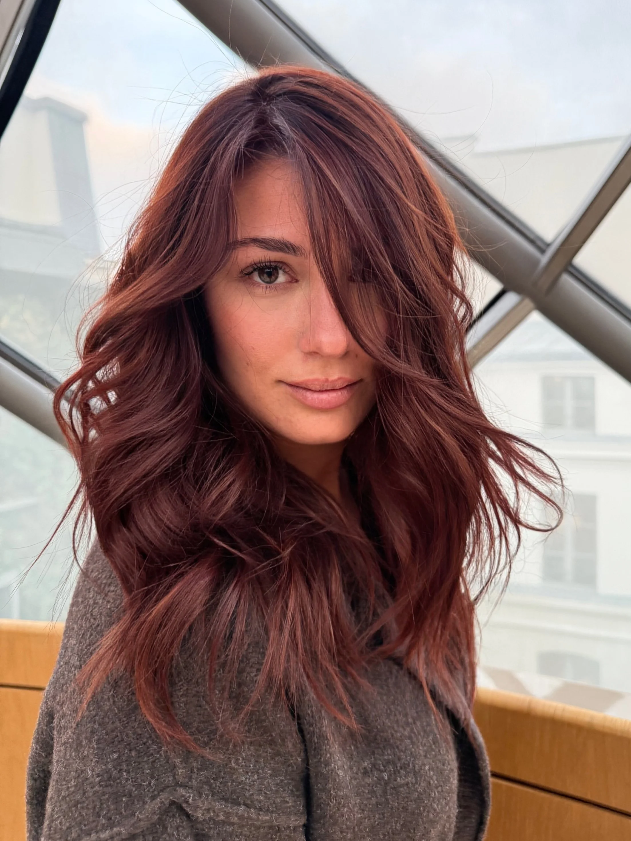Red Velvet : le rouge qui sublime les brunettes
