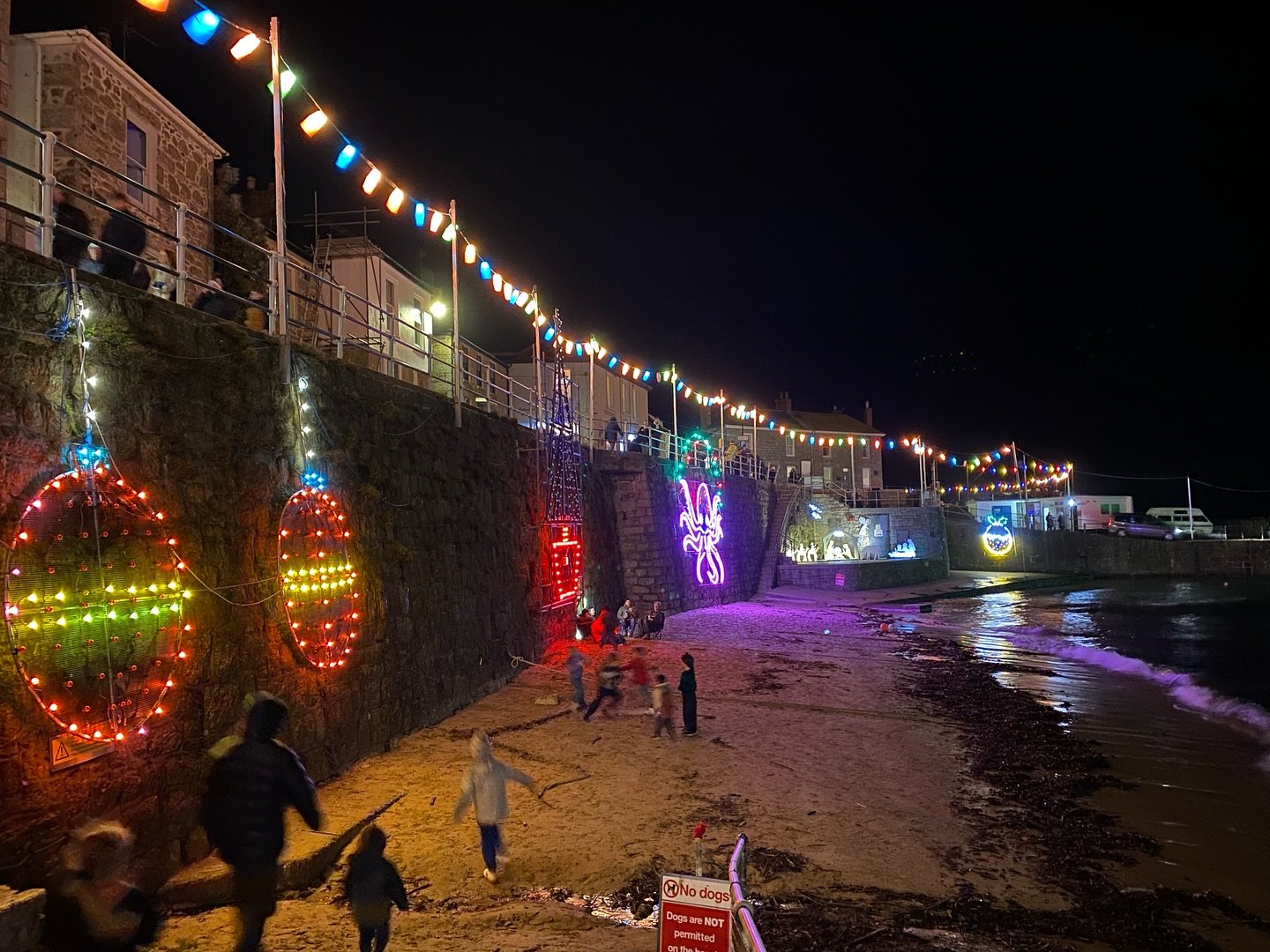 ✨🎁🎅🐙

#merrychristmas
#December
#mouseholeharbourlights
#mousehole
#mouseholelights
#mouseholeharbour
#cornwall
#ukchristmaslights
#cornwall