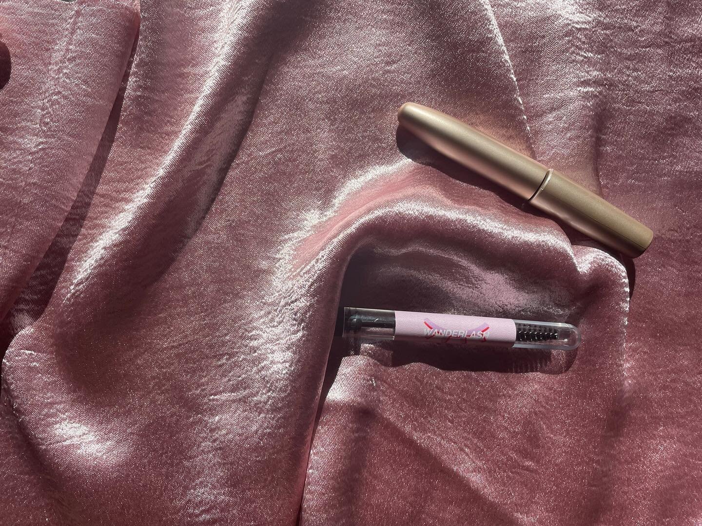 Been busy working on the website 💻 so you can get your hands on the Wanderlash travel brush. And maybe something else too&hellip; can you guess what else we&rsquo;ll be adding to the lineup? 🧐🤩

#wanderlashtravelbrush #wanderlash #travel #eyelash 