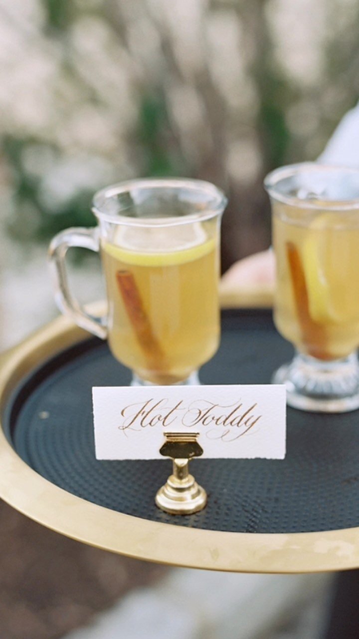 Calligraphy accents can be used in so many different areas of a wedding!
.
For calligraphy inquiries, please email penstationcalligraphy@gmail.com
.
Event Planning: @laurenkosteski @blackwrenstudio
Creative Direction & Styling: @lustretheory
Ph