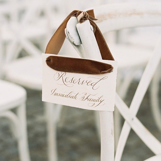 Hand written > printed, but I may be biased 🙃
.
Event Planning: @laurenkosteski @blackwrenstudio
Creative Direction & Styling: @lustretheory
Photography: @davidabel.co
Coordinating: @lanestewartevents
Venue: @dover_hall
Portrait Booth: @juli