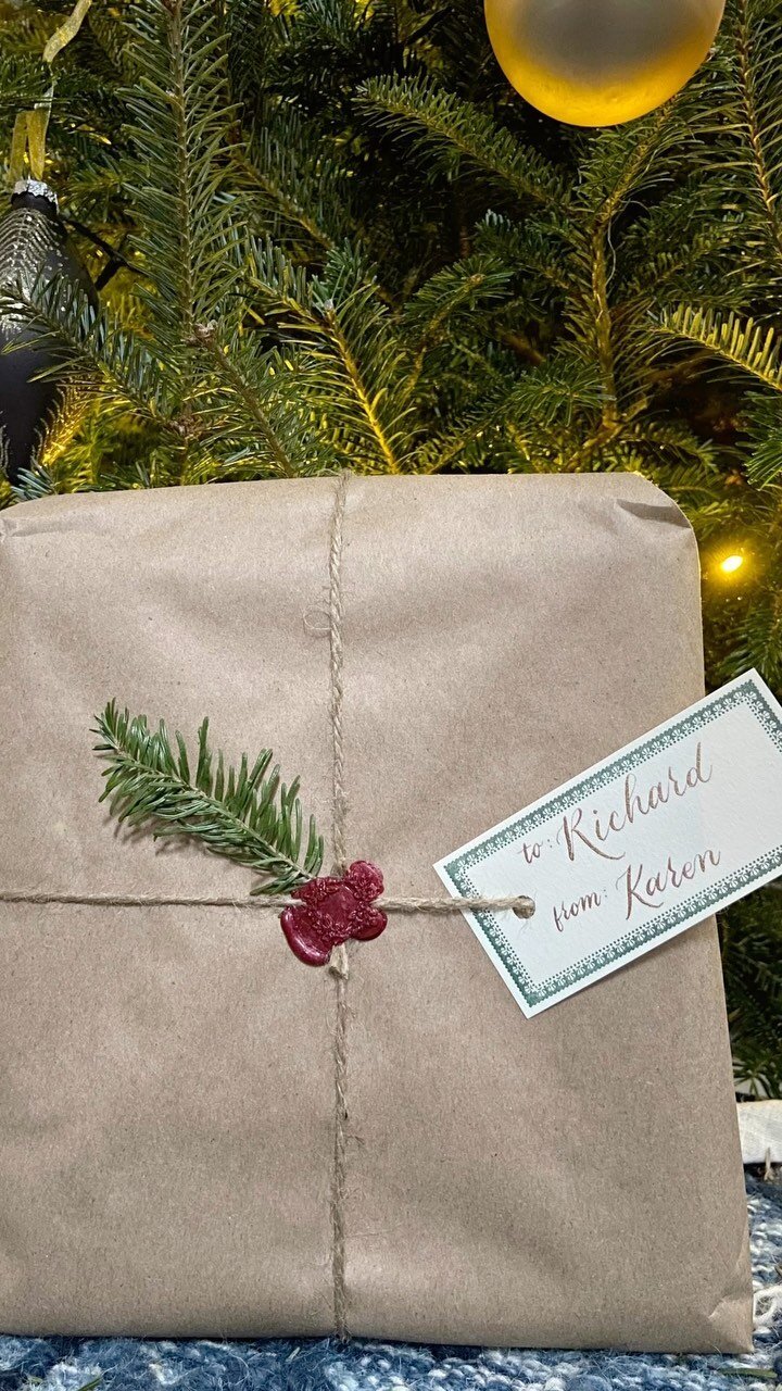 Our first present is under the tree 🥰 and although I didn’t use enough wax, I’m pleased as a peach with how it came out. Comment with a 🎄 if you’re excited for Christmas this year!
.
For calligraphy inquiries, email penstationcal