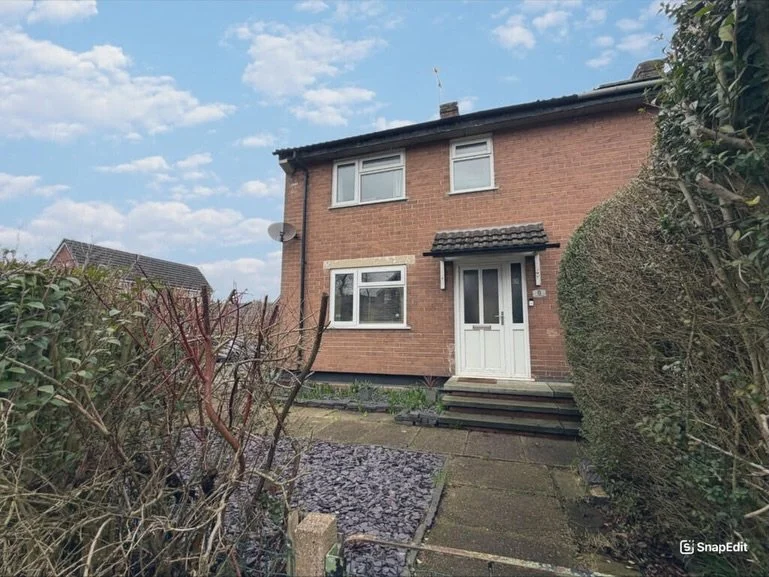 NEW NEW NEW&hellip; 🔑 
Just listed 🏡 Dock Road, Northwich CW9 5HJ📍&pound;175,000💸

Situated in a convenient location close to the town centre and a range of local amenities, this well-presented semi-detached home offers ideal accommodation for a 