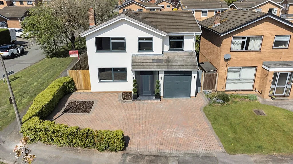 ⭐⭐UNEXPECTEDLY BACK ON THE MARKET⭐⭐SOUGHT AFTER LOCATION⭐⭐
🏠Oak Tree Close, Barnton, Northwich - &pound;385,000 
Situated in a popular and sort of location, this fully modernised four bedroom family detached home has been updated by the current vend