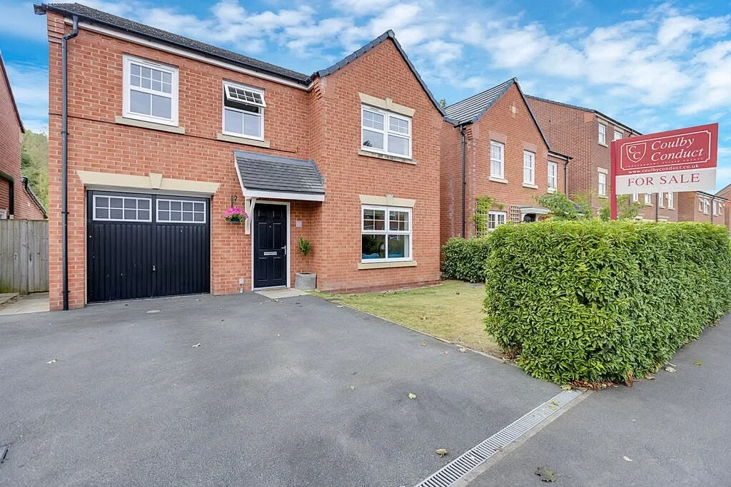 🏡 Western Way, Winnington, CW8 4YJ📍&pound;415,000💸

Nestled in the charming community of Winnington Village, this beautifully 4 bedroom detached home offers both comfort and privacy, making it an ideal family home. 

The rear of the property isn&r