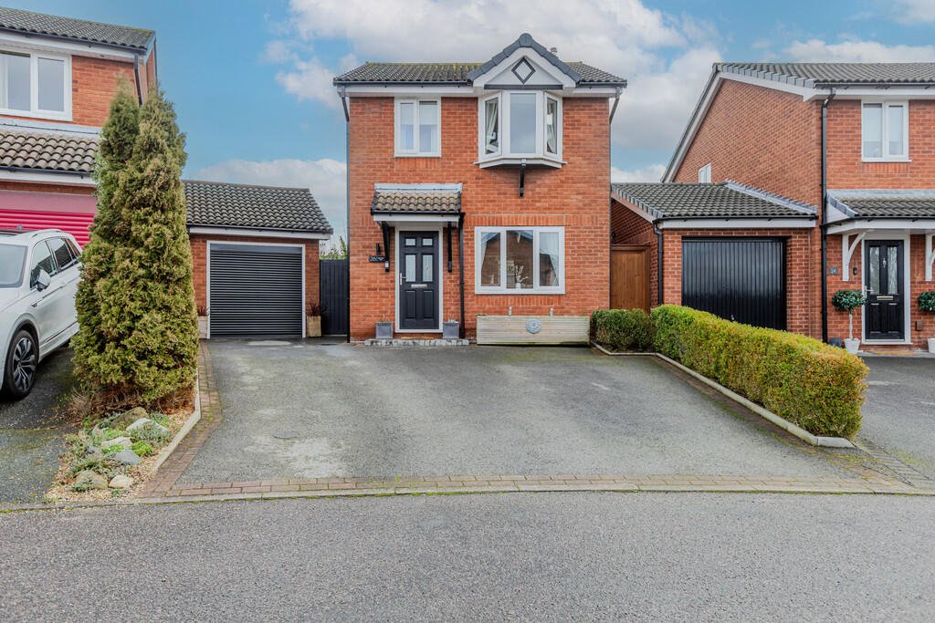 NEW!! NEW!! NEW!!
🏡Just Listed - &pound;300,000💸
Hill View Rise, Northwich, CW8 4XA📍

This stunning detached home, situated in a highly popular residential location, has been significantly improved by the current owners and is a true credit to the