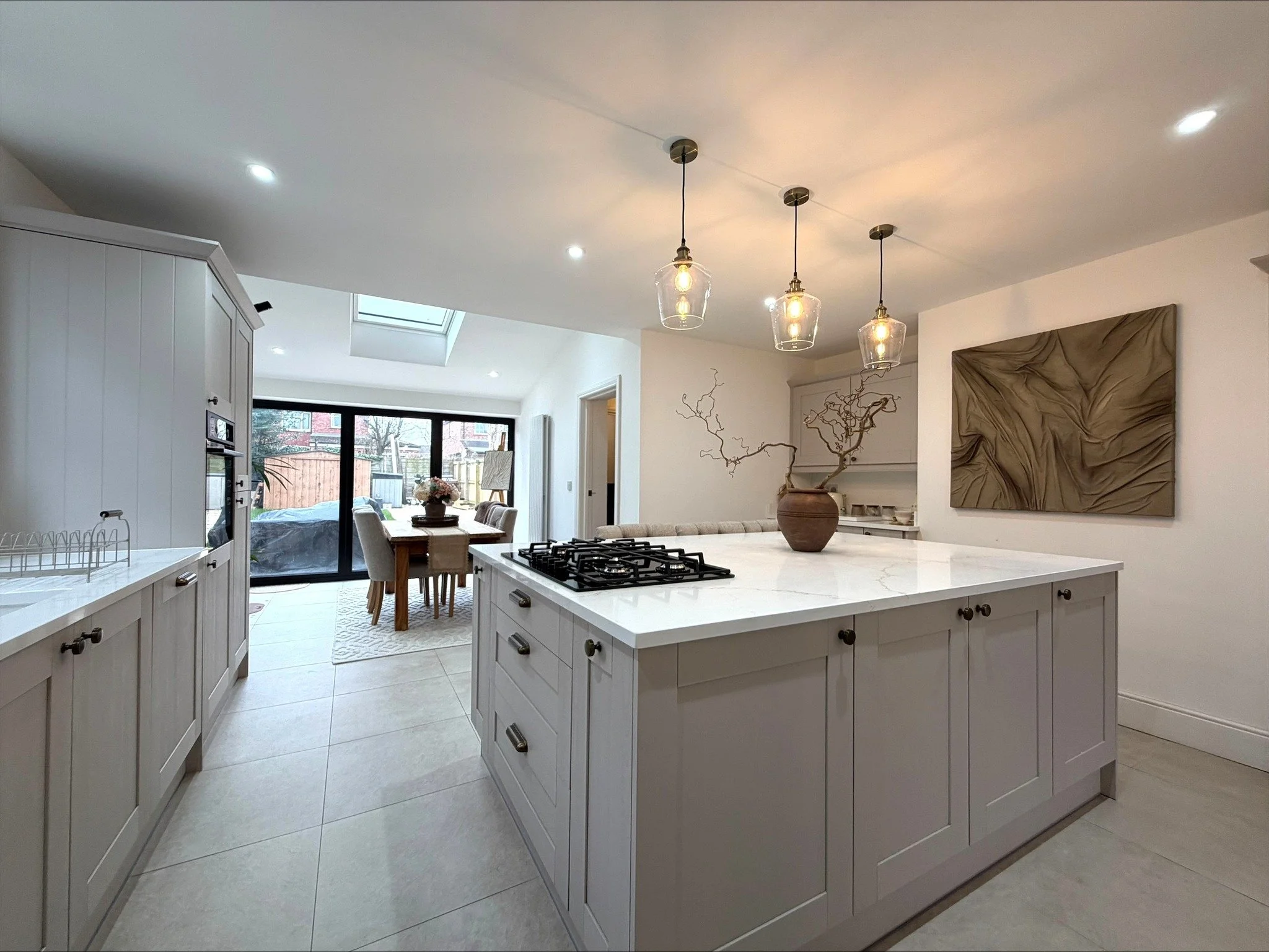 📸 5 Reasons Why Professional Photography Sells Your House Faster 🏠
1️⃣ First impressions happen online &ndash; 95% of buyers start their search there
2️⃣ Listings with professional photos sell up to 32% faster
3️⃣ Your home stands out against compe