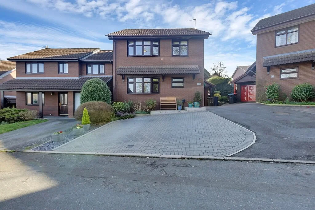 NEW NEW NEW!!!!
Sylvan Close, Hartford, Northwich Offers Over &pound;335,000

✨A stunning family home situated in a cul de sac location
✨Lounge and kitchen diner
✨Four bedrooms, ensuite, family bathroom and guest WC
✨Driveway, off road parking, garag