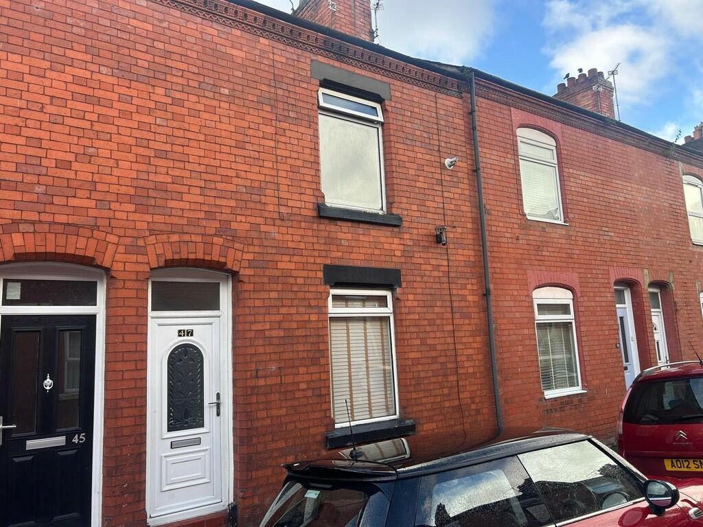 ⭐⭐UNEXPECTEDLY BACK ON THE MARKET⭐⭐
🏠 Huxley Street, Northwich, Cheshire &pound;135,000

Calling all First Time buyers and investors. 

Situated in the popular location of castle this two bedroom mid terrace property provides easy access to Northwic