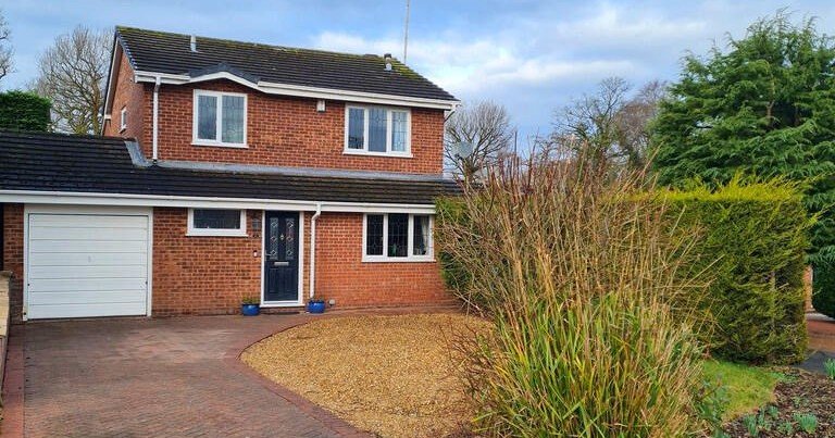 Struggling to find the perfect property and feeling overwhelmed? Look no further 
🏡 Brynlow Drive, Middlewich, Cheshire 🏡 &pound;325,000 💸 
This superbly appointed, four-bedroom detached home, ideally located close to town and within easy reach of