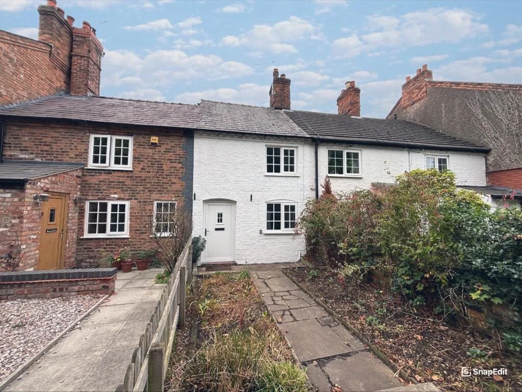 ⭐⭐UNEXPECTEDLY BACK ON THE MARKET⭐⭐
🏠 29 School Lane, Hartford, Northwich, Cheshire &pound;190,000
✨A well presented cottage situated in the heart of Hartford
✨Cosy lounge and kitchen diner
✨Spacious bedroom and bathroom
✨Enclosed rear garden
✨Offer