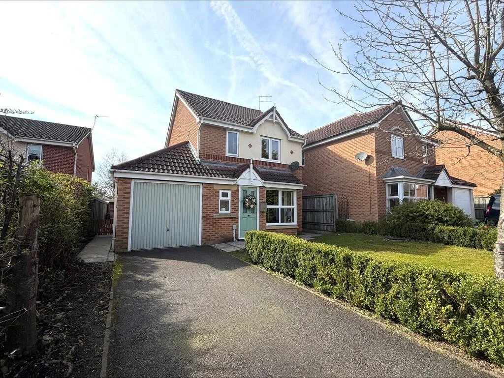 Just Launched 🏡Thirlmere Close, Winsford, Cheshire |&pound;270,000 | 3 Bedroom Detached
This beautifully presented detached family home occupies a prime position, surrounded by some of the area's most stunning countryside walks. The property welcome