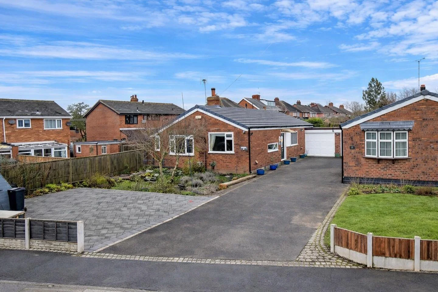 Anthony Drive, Moulton, Northwich, Cheshire |&pound;315,000 | 3 Bedroom Detached Bungalow 

The property welcomes you with an inviting entrance hall, leading to a generous lounge featuring a multi-fuel burner, perfect for cosy evenings.

✨ A spacious