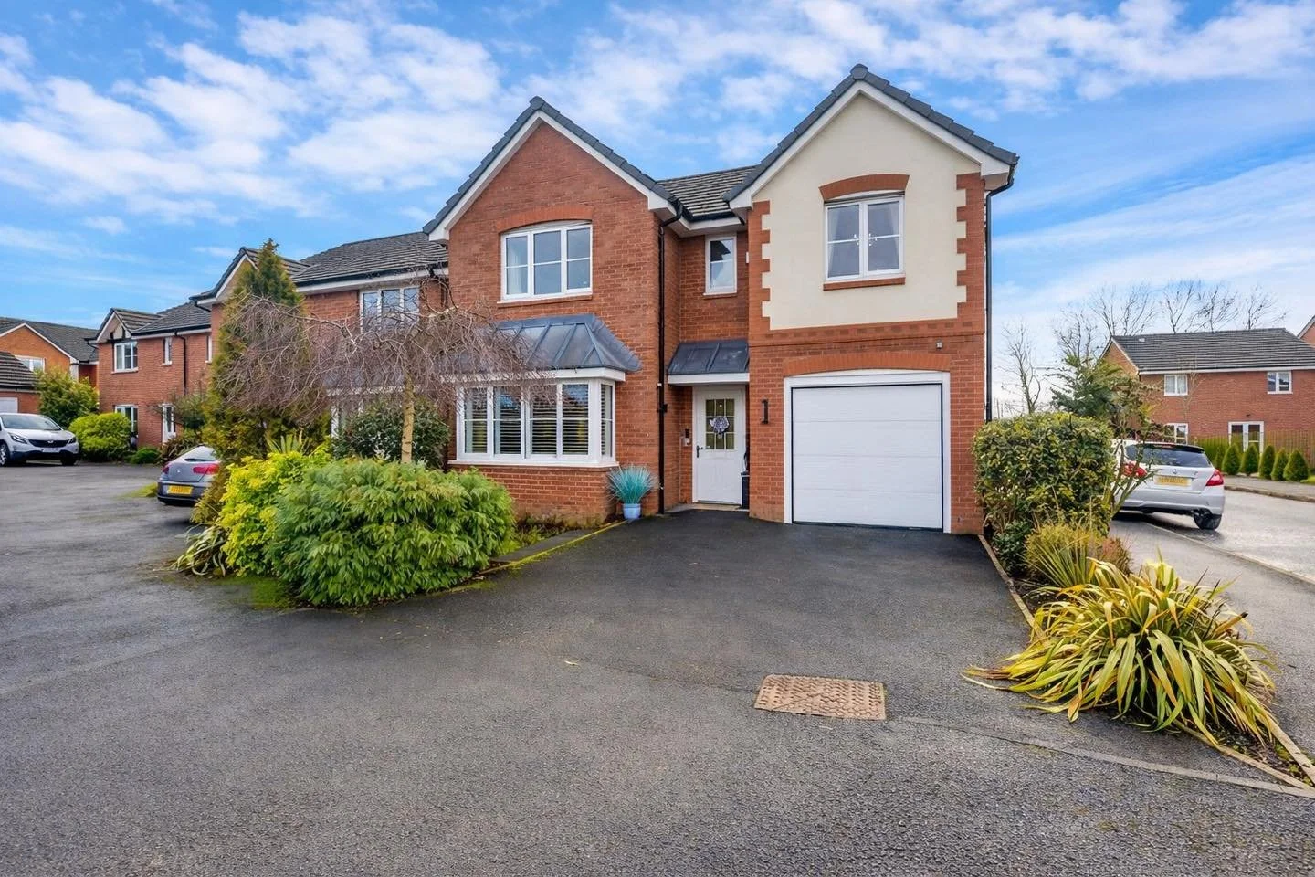 Foxglove Way, Rudheath, Northwich, Cheshire |&pound;425,000 | 4 Bedroom Detached | 3 Bathroom

Formerly the showhome, this stunning four-bedroom detached property, built by Stewart Milne Homes, is situated on the highly sought-after Cookes Meadow dev