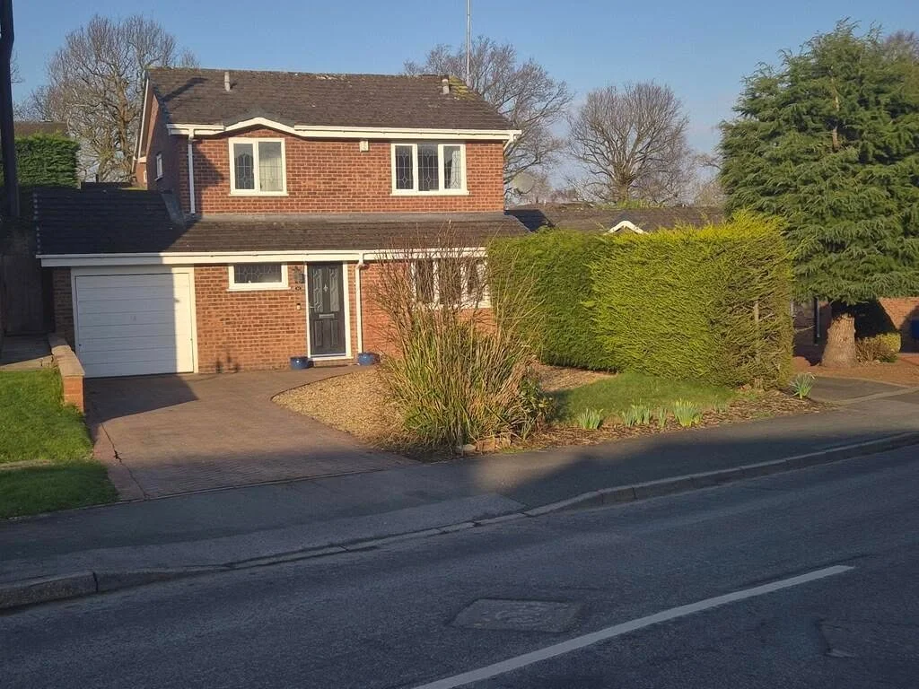 JUST REDUCED - NOW &pound;315,000
🏡 Brynlow Drive, Middlewich, Cheshire 🏡
This superbly appointed, four-bedroom detached home, ideally located close to town and within easy reach of beautiful canal walks. 
This well presented residence offers every