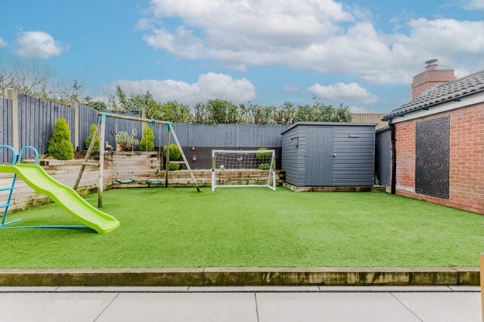 JUST REDUCED!!! NOW &pound;285,000 🏡 Hill View Rise, Northwich | Detached 3 bedroom | Garage | Beautifully Presented 🏡

This exceptional detached home is set within a highly sought-after residential area and has been thoughtfully upgraded by the cu