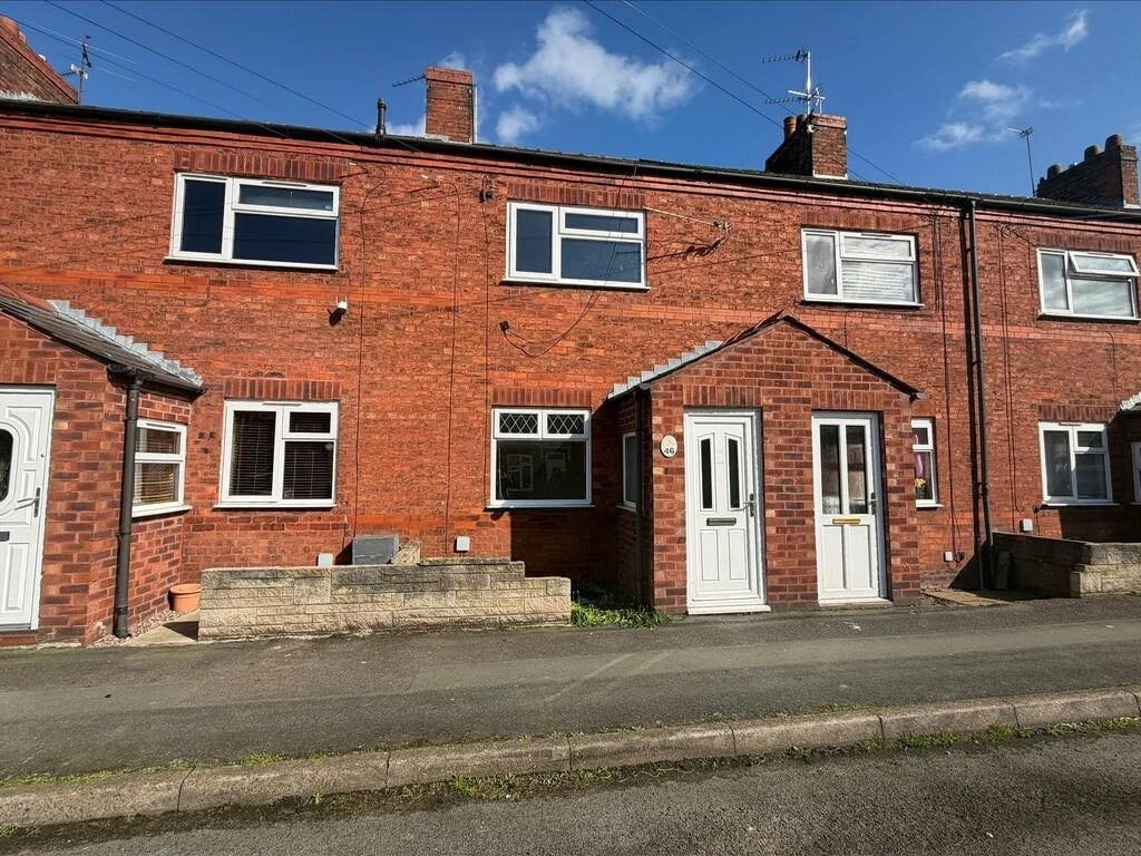 🏡 JUST LAUNCHED | Webbs Lane, Middlewich, Cheshire | &pound;130,000 | Two Bedroom | One Bathroom 🏡

✨ Offered for sale with no onward chain
✨Lounge, dining room and kitchen
✨Two bedrooms and recently fitted bathroom
✨Summer house and useful storage