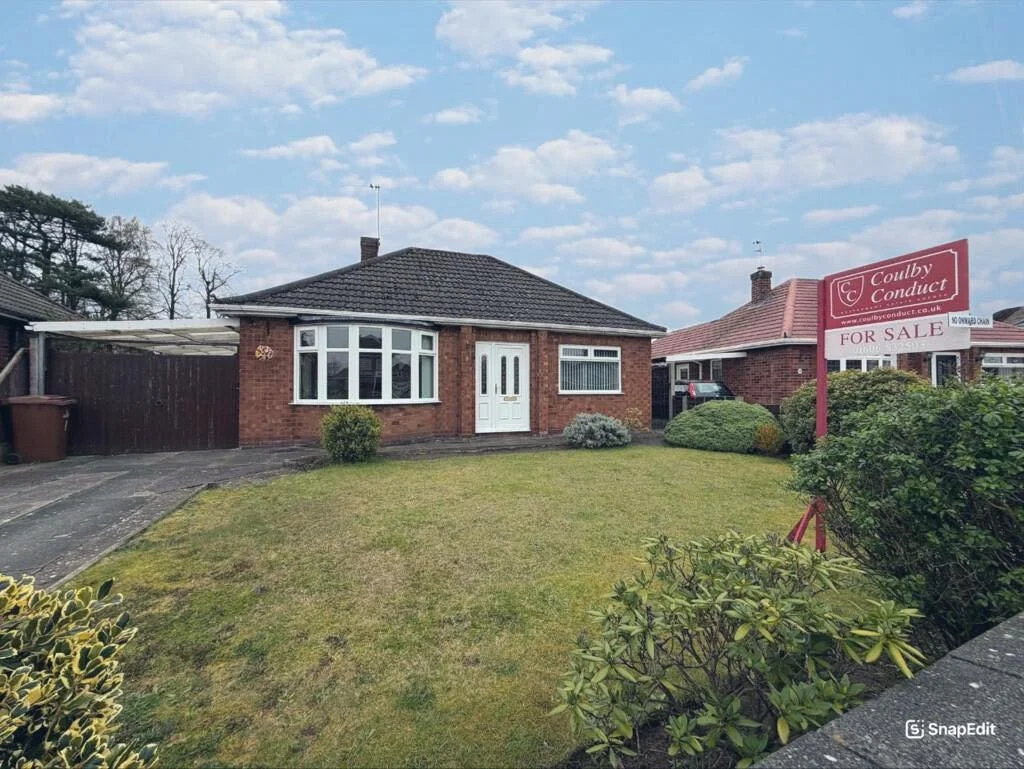 🏡 JUST LAUNCHED NO ONWARD CHAIN | Walker Drive, Middlewich, Cheshire | &pound;240,000 O/O | Two Bedroom | One Bathroom 🏡

✨ Situated in a sought after location with the added benefit of no onward chain
✨Lounge and breakfast kitchen
✨Two bedrooms an