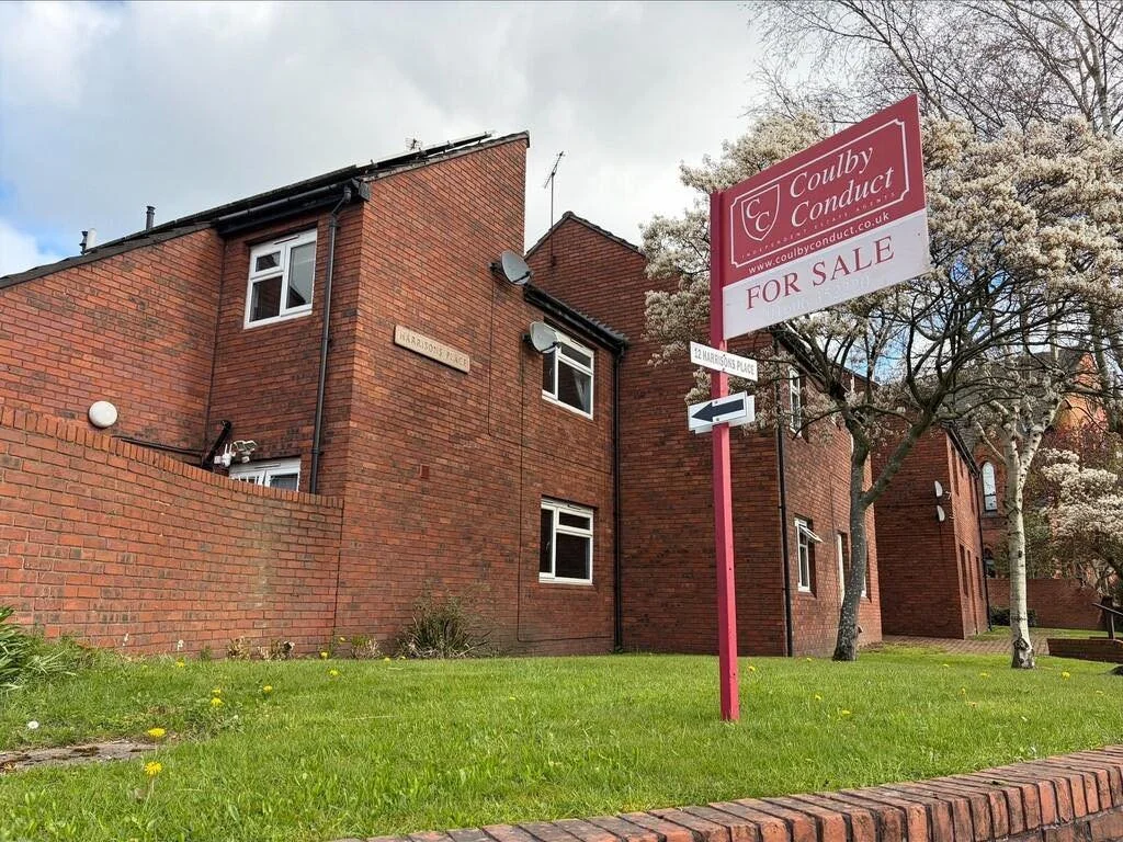 🏡 JUST LAUNCHED | Harrisons Place, Castle, Northwich, Cheshire | &pound;100,000 | One Bedroom | One Bathroom 🏡

✨ Offered for sale with no onward chain
✨First floor on bedroom apartment
✨Lounge, kitchen and bathroom
✨Enclosed yard
✨Conveniently loc