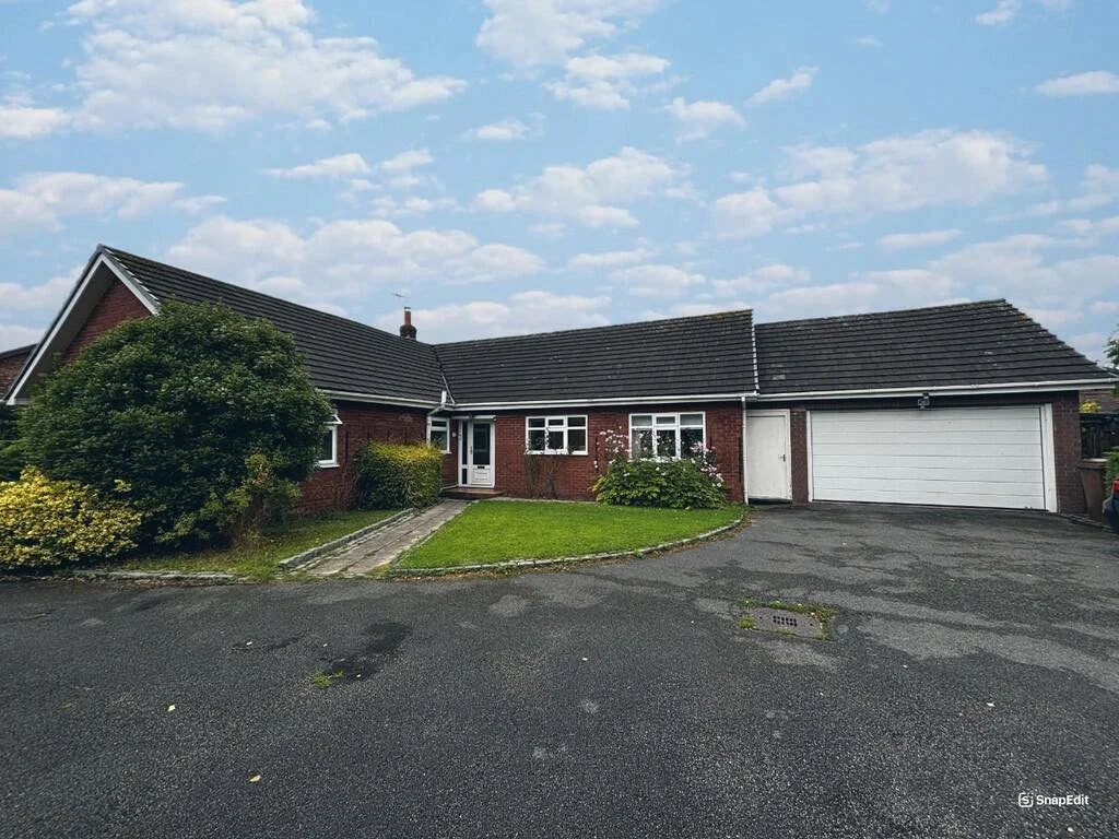 🏡 BACK ON THE MARKET | Lime Close, Middlewich, Cheshire | &pound;485,000 O/O | Five Bedroom | Three Bathroom 🏡

✨ The perfect home awaits
✨Five bedroom detached bungalow
✨Lounge, dining room and conservatory
✨Kitchen and Conservatory
✨En-suite, fam