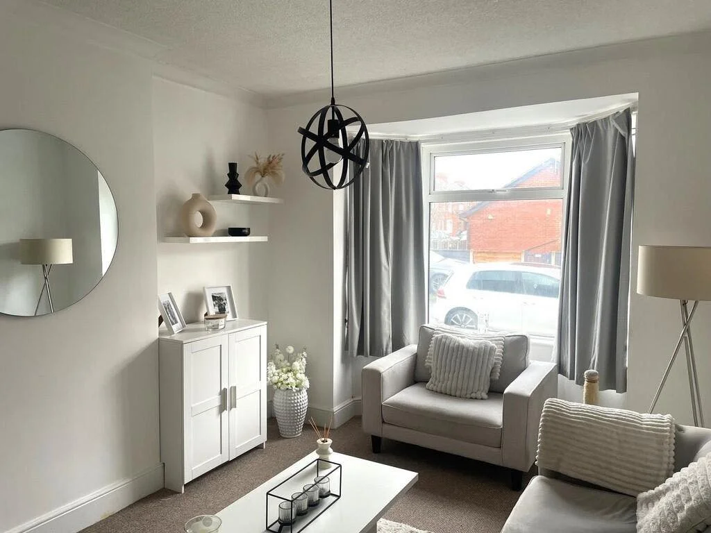 🏡 New King Street, Middlewich | &pound;180,000 | Two Bedroom Semi Detached Home | Very Well Presented 🏡

A stylish and well-presented two-bedroom semi-detached home in the heart of Middlewich&mdash;perfect for first-time buyers or those looking to 