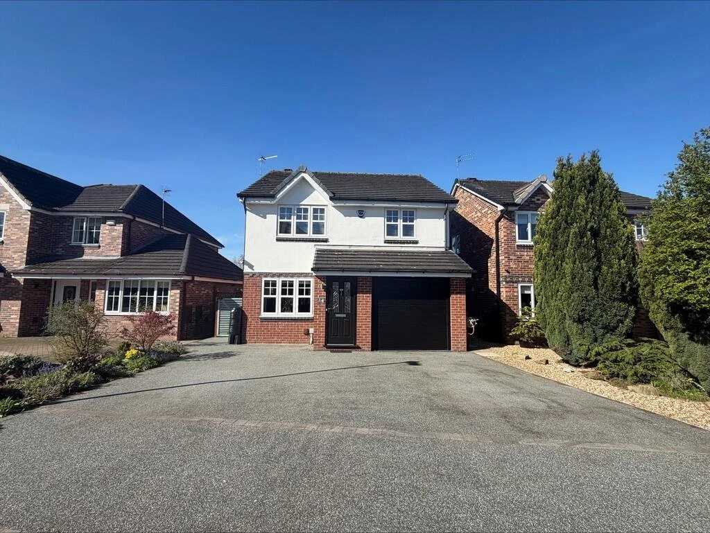 Just Launched🏡Diploma Drive, Middlewich | &pound;340,000 | Four Bedroom Detached Home | Three Bathroom | Beautifully Presented 🏡

✨A beautifully presented family home situated in a sought after location
✨Lounge through diner, kitchen and conservato