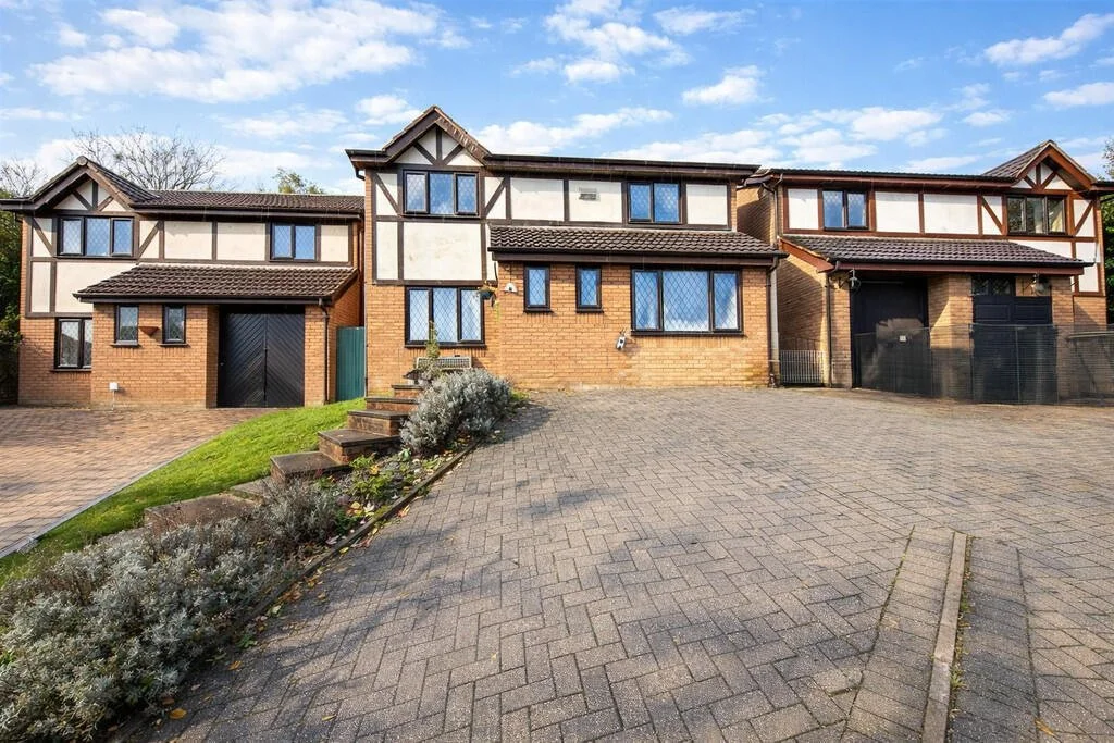 A Stunning Four-Bedroom Detached Family Home in the Heart of Firdale Park

Situated in an elevated position on the highly sought-after Firdale Park development, this beautifully presented four-bedroom detached family home offers spacious and versatil