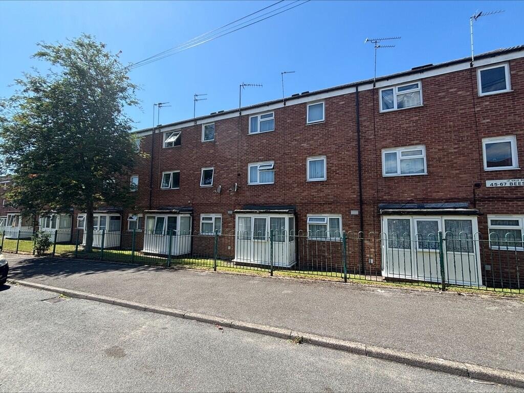 Charming Three-Bedroom Maisonette &ndash; No Onward Chain

✨Offered for sale with no onward chain &ndash; ready to move in
✨Ideal first-time buyer or investment opportunity
✨Spacious lounge/diner and kitchen
✨Three bright bedrooms
✨Family bathroom an