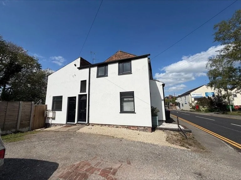 JUST LAUNCHED 🏡 Runcorn Road, Northwich | &pound;160,000 | Two one bedroom apartments | No Onward Chain 🏡

✨A fantastic opportunity to purchase an investment property
✨Two one bedroom apartments
✨Convenient location Council tax band A
✨Tenure: Free