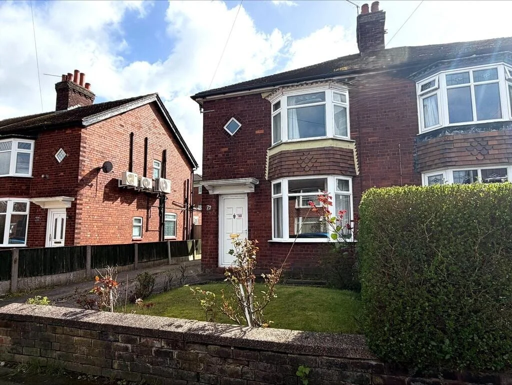 NO ONWARD CHAIN 🏡 Westlands Road, Middlewich | &pound;230,000 | Two Bedroom | One Bathroom🏡

✨Offered for sale with no onward chain
✨Situated in a popular location
✨Lounge diner and extended breakfast kitchen
✨Two bedrooms and family bathroom
✨Off 