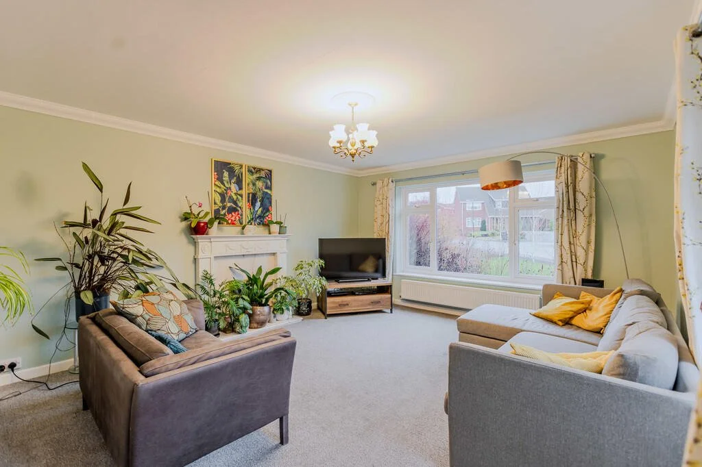 NO ONWARD CHAIN 🏡 Longmeadow, Weaverham, Northwich | &pound;480,000 | Four Bedroom | Three Bathroom🏡

✨Offered for sale with no onward chain
✨Situated in a popular location
✨Spacious lounge and family area
✨Kitchen diner with utility, guest WC
✨Fou