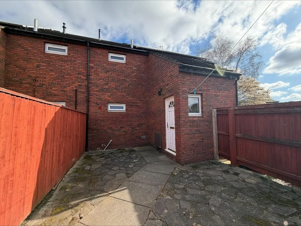 🏡JUST REDUCED | Harrisons Place, Castle, Northwich, Cheshire | &pound;95,000 | One Bedroom | One Bathroom 🏡

✨ Offered for sale with no onward chain
✨First floor on bedroom apartment
✨Lounge, kitchen and bathroom
✨Enclosed yard
✨Conveniently locate