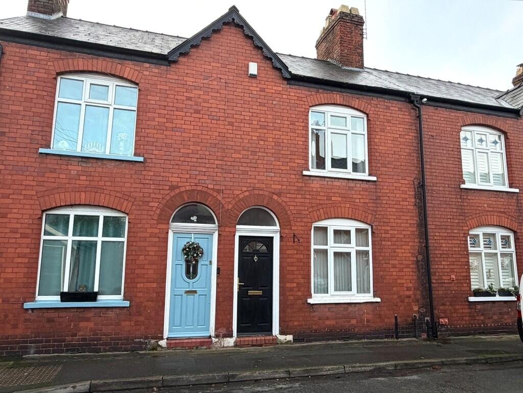 🏡JUST REDUCED | Wallace Street, Castle, Northwich, Cheshire | &pound;145,000 | Two Bedroom | One Bathroom 🏡
✨ No onward chain, Ideal first time buyer home situated in a popular location
✨Lounge diner and breakfast kitchen
✨Two bedrooms and family b