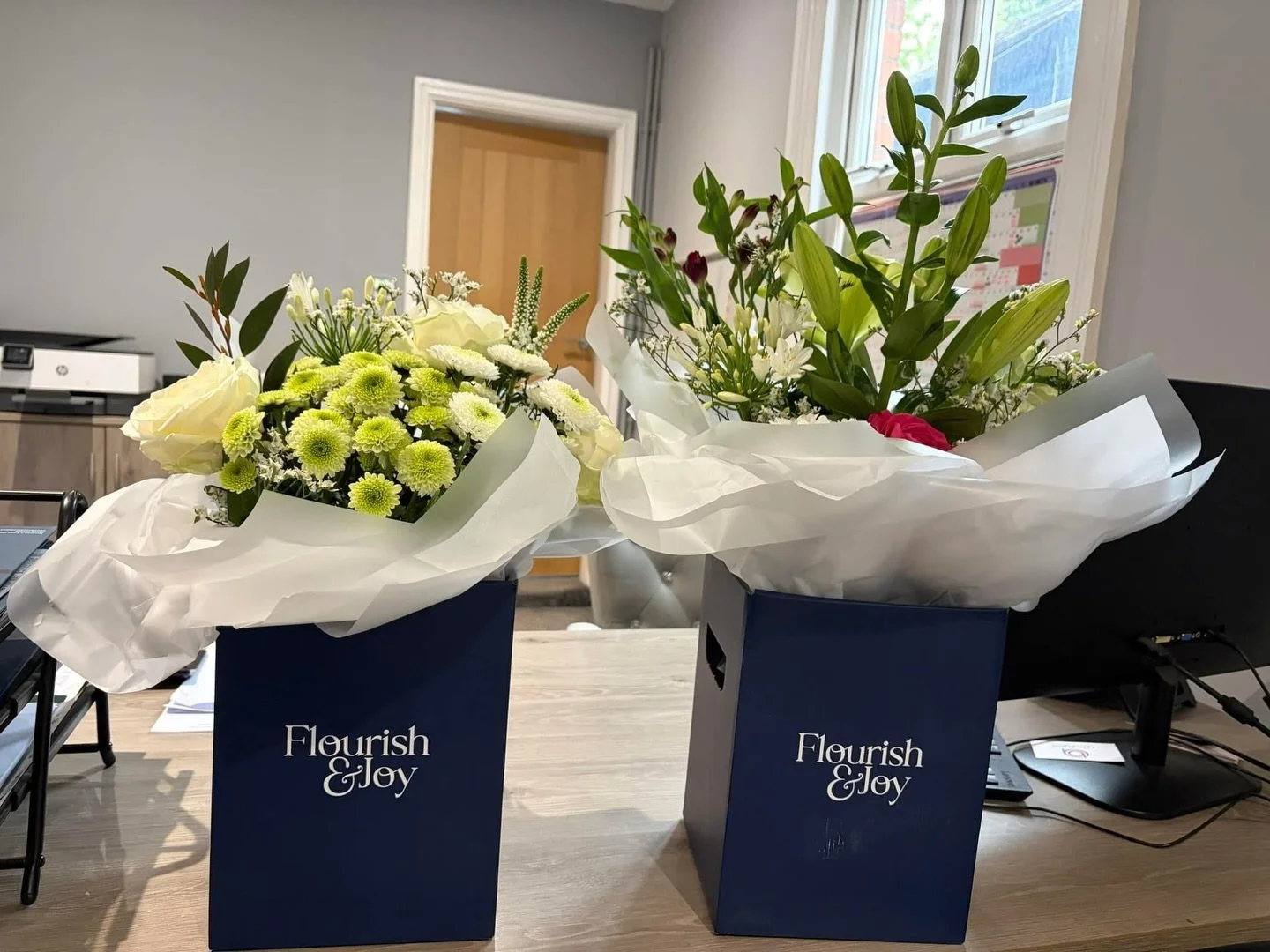 Beautiful flowers for Collette and Jan 🌸 from Tony and Julie our lovely Purchasers 🩷💙 thank you so much, we wish you all the best in your new home 🏡