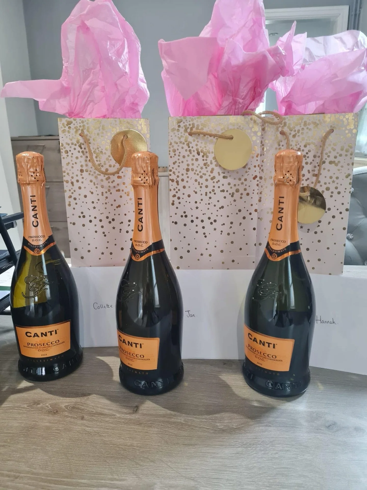 More gifts arrived today for Collette, Jan and Hannah from our lovely second time Vendor Kerry 🩷 thank you so much Kerry for trusting us with your sale again 🏡 We hope you and your family  going to be very happy in your forever home 💙🩷