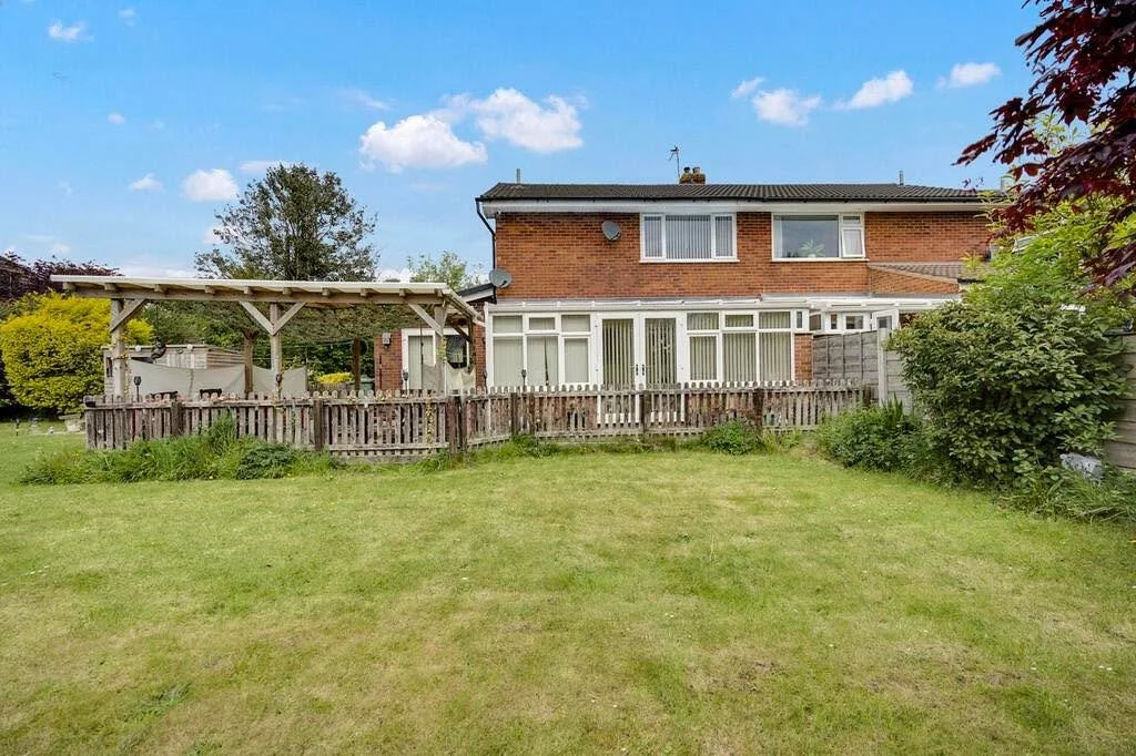 JUST LAUNCHED!!! 🏡 Paulden Road, Lostock Gralam, Northwich, Cheshire | &pound;350,000 | Semi-Detached House | Three-Four Bedroom | Two Bathroom 🏡

✨ An extended semi detached home situated on a spacious plot
✨Lounge diner, conservatory and kitchen
