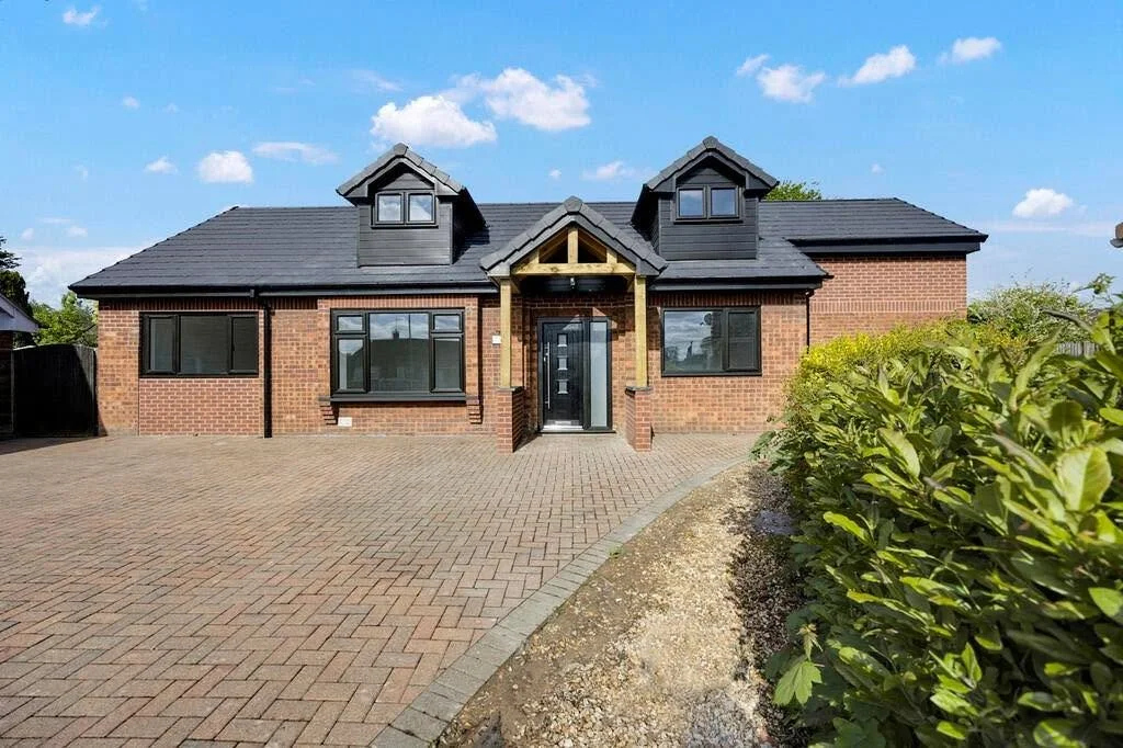 JUST LAUNCHED!!! NO ONWARD CHAIN 🏡 Orchard Close, Middlewich, Cheshire | &pound;600,000 | Detached Bungalow | Five Bedroom | Three Bathroom | Recently Renovated 🏡

✨ A recently renovated and extended detached family home
✨Lounge, diner, kitchen, co