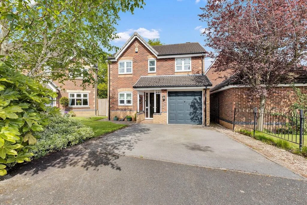 JUST LAUNCHED!!! 🏡 The Windings, Middlewich, Cheshire | &pound;340,000 | Detached House | Four Bedroom | Two Bathroom 🏡

✨ Beautiful canal side location
✨Detached family home
✨Lounge, dining room and conservatory
✨Breakfast kitchen
✨Four bedrooms
✨