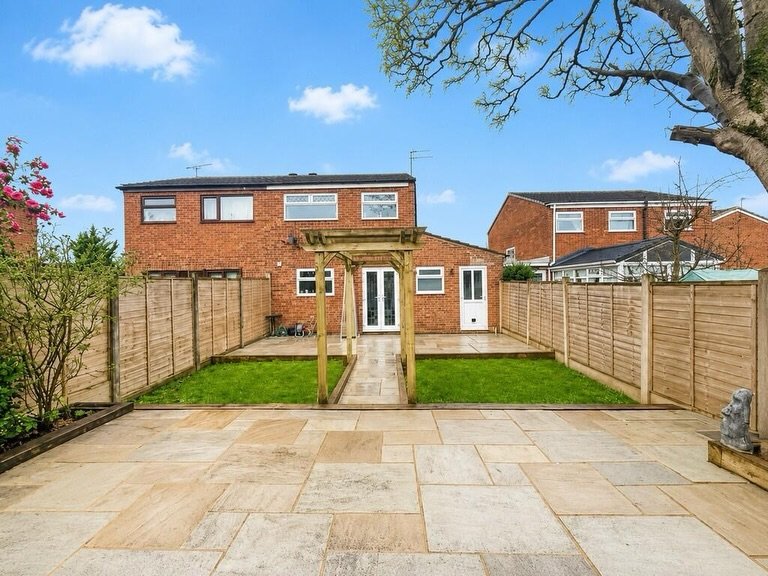 Looking for the perfect family home with space to grow, entertain &amp; relax? 👀

This beautifully presented 3-bedroom semi-detached home on Kingsley Drive could be exactly what you&rsquo;ve been waiting for&hellip;

✨ Spacious lounge 
✨ Modern kitc