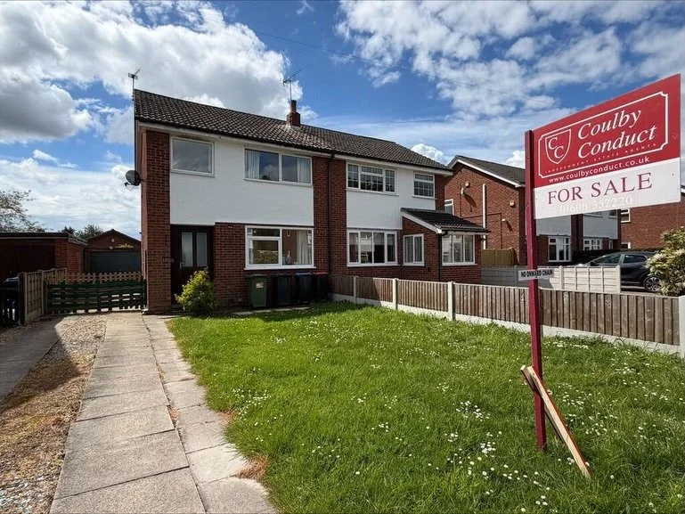 JUST LAUNCHED!!! 🏡 Shelley Avenue, Wincham, Northwich, Cheshire | &pound;270,000 | Semi-Detached | Three Bedroom | One Bathroom 🏡

✨ Semi detached property offered for sale with no onward chain
✨Lounge, kitchen diner and conservatory
✨Three bedroom