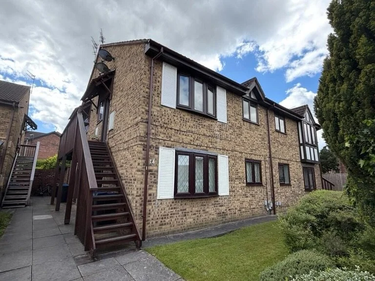 JUST LAUNCHED!!! 🏡 Cloverdale, Firdale Park, Northwich, Cheshire | &pound;105,000 | First Floor Apartment | One Bedroom | One Bathroom 🏡

✨ First floor apartment situated on the popular Firdale Park development
✨Offered for sale with no onward chai