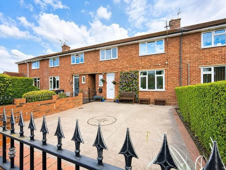 JUST LAUNCHED!!! 🏡 Walnut Avenue, Weaverham, Northwich, Cheshire | &pound;215,000 | Mid-Terrace | Three Bedroom | One Bathroom 🏡

✨ Well presented mid terraced home situated in a popular location
✨Lounge through diner and kitchen
✨Three good sized 